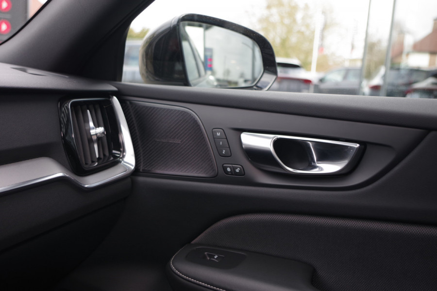 Volvo V60 2.0 T6 Plug-in Hybrid AWD 350 PK Ultimate Dark Long Range, Panoramadak, Trekhaak, H/K Sound, Adap. Cruise Control