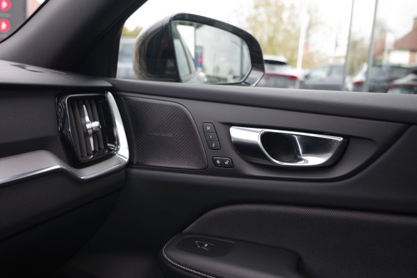 Volvo V60 2.0 T6 Plug-in Hybrid AWD 350 PK Ultimate Dark Long Range, Panoramadak, Trekhaak, H/K Sound, Adap. Cruise Control