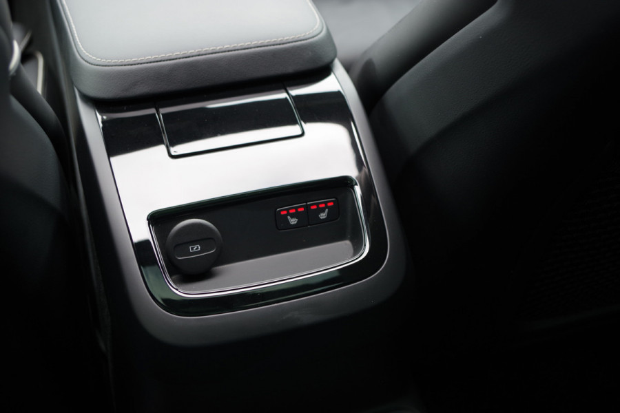 Volvo V60 2.0 T6 Plug-in Hybrid AWD 350 PK Ultimate Dark Long Range, Panoramadak, Trekhaak, H/K Sound, Adap. Cruise Control