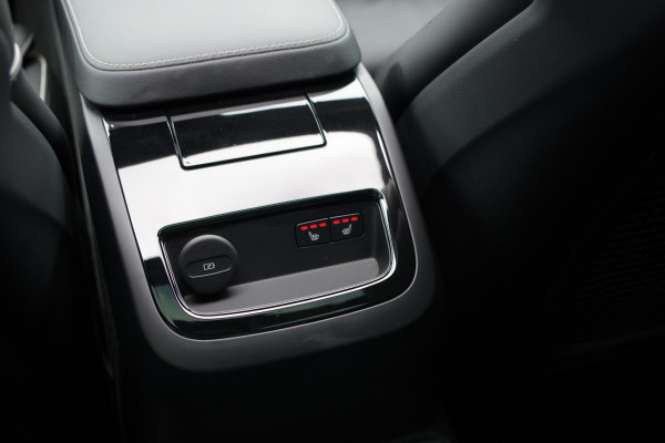 Volvo V60 2.0 T6 Plug-in Hybrid AWD 350 PK Ultimate Dark Long Range, Panoramadak, Trekhaak, H/K Sound, Adap. Cruise Control