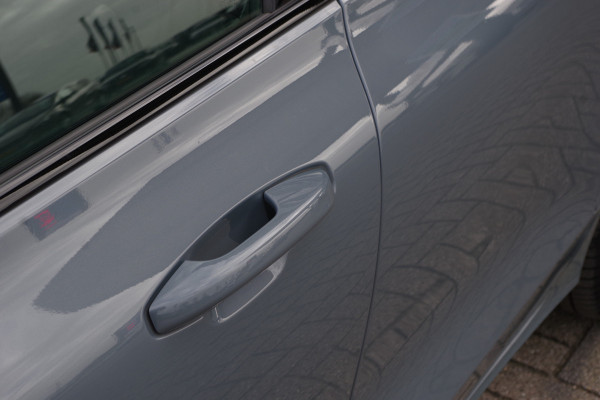 Volvo V60 2.0 T6 Plug-in Hybrid AWD 350 PK Ultimate Dark Long Range, Panoramadak, Trekhaak, H/K Sound, Adap. Cruise Control