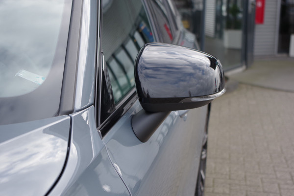 Volvo V60 2.0 T6 Plug-in Hybrid AWD 350 PK Ultimate Dark Long Range, Panoramadak, Trekhaak, H/K Sound, Adap. Cruise Control