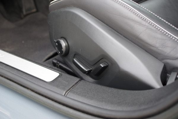 Volvo V60 2.0 T6 Plug-in Hybrid AWD 350 PK Ultimate Dark Long Range, Panoramadak, Trekhaak, H/K Sound, Adap. Cruise Control