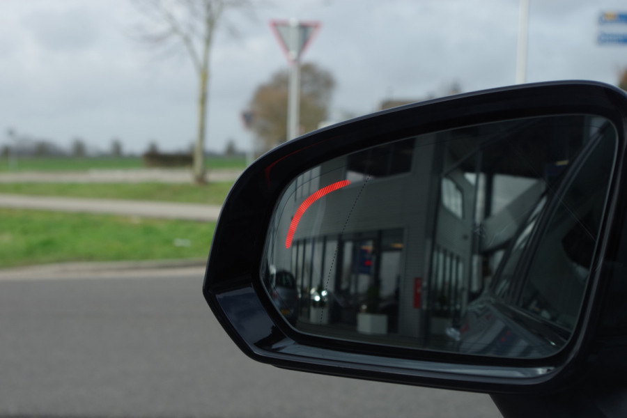 Volvo V60 2.0 T6 Plug-in Hybrid AWD 350 PK Ultimate Dark Long Range, Panoramadak, Trekhaak, H/K Sound, Adap. Cruise Control