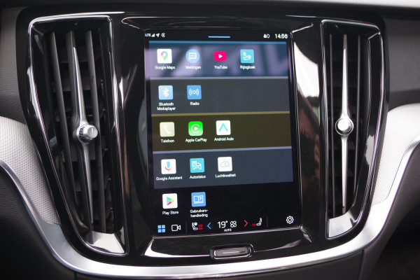 Volvo V60 2.0 T6 Plug-in Hybrid AWD 350 PK Ultimate Dark Long Range, Panoramadak, Trekhaak, H/K Sound, Adap. Cruise Control