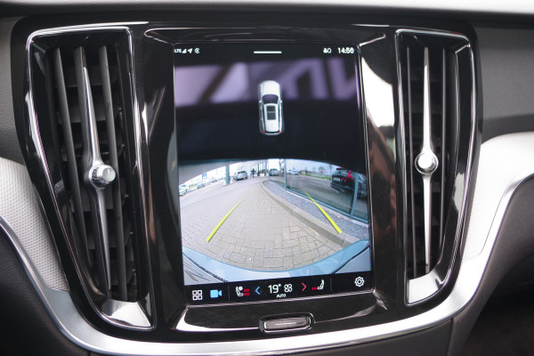 Volvo V60 2.0 T6 Plug-in Hybrid AWD 350 PK Ultimate Dark Long Range, Panoramadak, Trekhaak, H/K Sound, Adap. Cruise Control