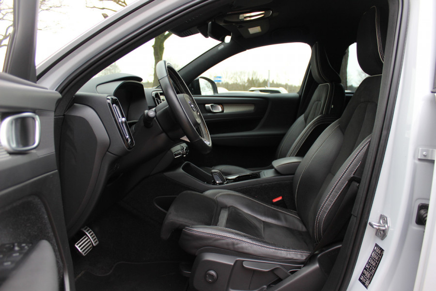 Volvo XC40 Recharge P8 AWD R-Design / SoH 92,4% / Trekhaak / Keyless / 19'' / Half leder / Stuur+Stoelverwarming / DAB / Dodehoek / ACC