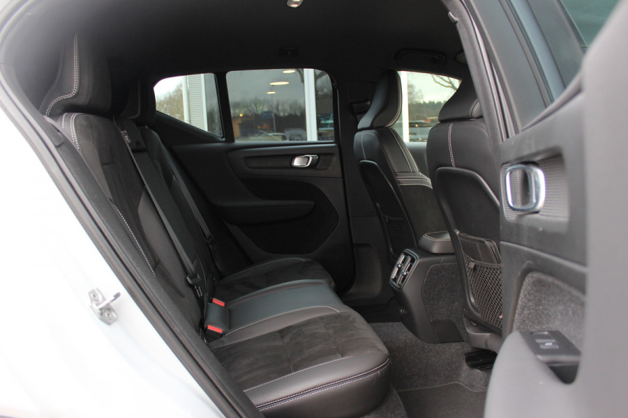 Volvo XC40 Recharge P8 AWD R-Design / SoH 92,4% / Trekhaak / Keyless / 19'' / Half leder / Stuur+Stoelverwarming / DAB / Dodehoek / ACC