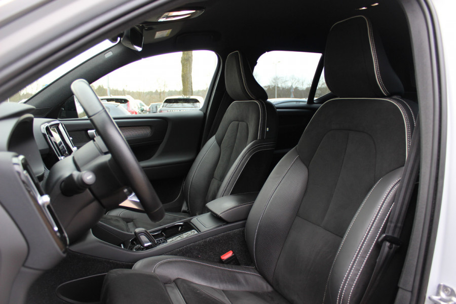 Volvo XC40 Recharge P8 AWD R-Design / SoH 92,4% / Trekhaak / Keyless / 19'' / Half leder / Stuur+Stoelverwarming / DAB / Dodehoek / ACC