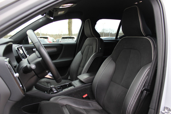 Volvo XC40 Recharge P8 AWD R-Design / SoH 92,4% / Trekhaak / Keyless / 19'' / Half leder / Stuur+Stoelverwarming / DAB / Dodehoek / ACC