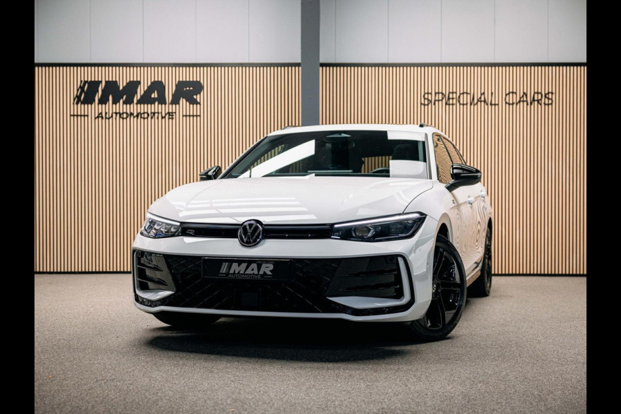 Volkswagen Passat Variant R-Line Diesel | Trekhaak | Pano | Head-up | Stoelmassage |