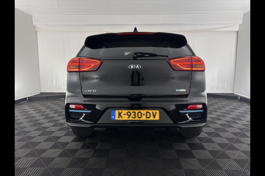 Kia e-Niro ExecutiveLine 64 kWh [ 3-Fase ] {SOH-100%} (INCL-BTW) Aut.*LEATHER | FULL-LED | NAVI-FULLMAP | ADAPTIVE-CRUISE | CAMERA | MEMORY-PACK | LANE-ASSIST | KEYLESS | DIGI-COCKPIT | PRIVACYGLASS | SHIFTPADDLES | 17"ALU*