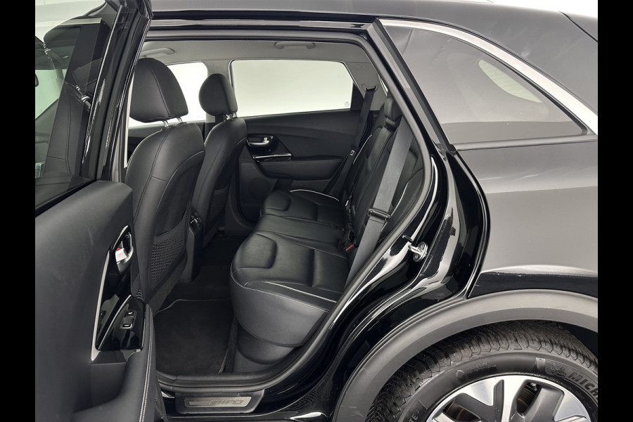 Kia e-Niro ExecutiveLine 64 kWh [ 3-Fase ] {SOH-100%} (INCL-BTW) Aut.*LEATHER | FULL-LED | NAVI-FULLMAP | ADAPTIVE-CRUISE | CAMERA | MEMORY-PACK | LANE-ASSIST | KEYLESS | DIGI-COCKPIT | PRIVACYGLASS | SHIFTPADDLES | 17"ALU*
