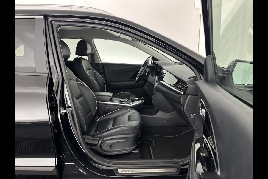 Kia e-Niro ExecutiveLine 64 kWh [ 3-Fase ] {SOH-100%} (INCL-BTW) Aut.*LEATHER | FULL-LED | NAVI-FULLMAP | ADAPTIVE-CRUISE | CAMERA | MEMORY-PACK | LANE-ASSIST | KEYLESS | DIGI-COCKPIT | PRIVACYGLASS | SHIFTPADDLES | 17"ALU*