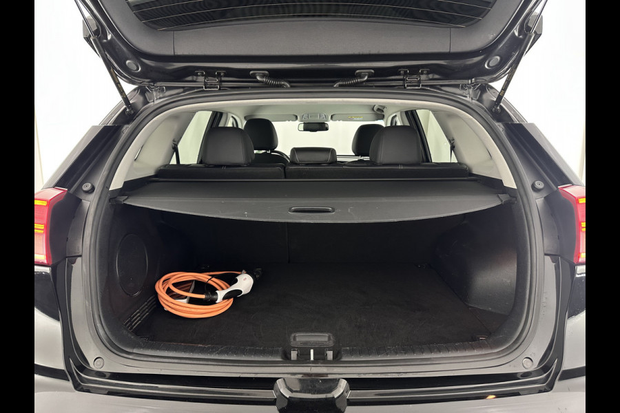 Kia e-Niro ExecutiveLine 64 kWh [ 3-Fase ] {SOH-100%} (INCL-BTW) Aut.*LEATHER | FULL-LED | NAVI-FULLMAP | ADAPTIVE-CRUISE | CAMERA | MEMORY-PACK | LANE-ASSIST | KEYLESS | DIGI-COCKPIT | PRIVACYGLASS | SHIFTPADDLES | 17"ALU*