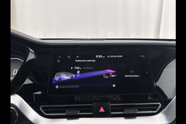 Kia e-Niro ExecutiveLine 64 kWh [ 3-Fase ] {SOH-100%} (INCL-BTW) Aut.*LEATHER | FULL-LED | NAVI-FULLMAP | ADAPTIVE-CRUISE | CAMERA | MEMORY-PACK | LANE-ASSIST | KEYLESS | DIGI-COCKPIT | PRIVACYGLASS | SHIFTPADDLES | 17"ALU*
