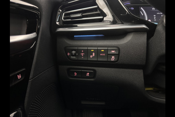 Kia e-Niro ExecutiveLine 64 kWh [ 3-Fase ] {SOH-100%} (INCL-BTW) Aut.*LEATHER | FULL-LED | NAVI-FULLMAP | ADAPTIVE-CRUISE | CAMERA | MEMORY-PACK | LANE-ASSIST | KEYLESS | DIGI-COCKPIT | PRIVACYGLASS | SHIFTPADDLES | 17"ALU*