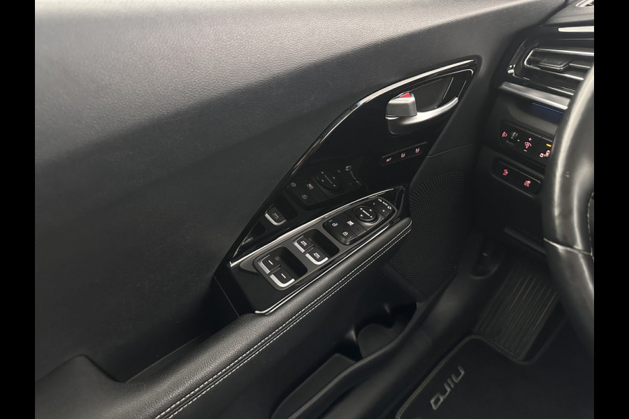 Kia e-Niro ExecutiveLine 64 kWh [ 3-Fase ] {SOH-100%} (INCL-BTW) Aut.*LEATHER | FULL-LED | NAVI-FULLMAP | ADAPTIVE-CRUISE | CAMERA | MEMORY-PACK | LANE-ASSIST | KEYLESS | DIGI-COCKPIT | PRIVACYGLASS | SHIFTPADDLES | 17"ALU*