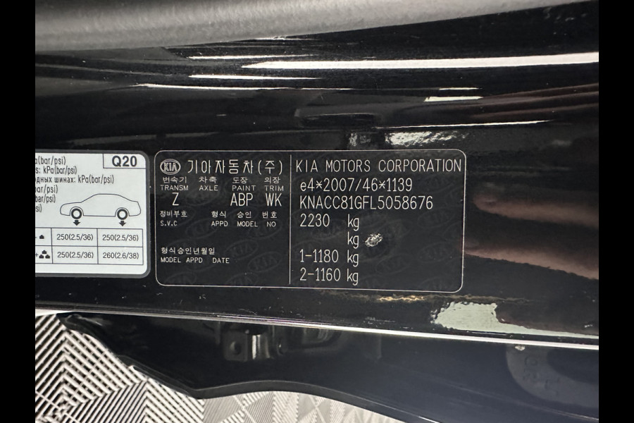 Kia e-Niro ExecutiveLine 64 kWh [ 3-Fase ] {SOH-100%} (INCL-BTW) Aut.*LEATHER | FULL-LED | NAVI-FULLMAP | ADAPTIVE-CRUISE | CAMERA | MEMORY-PACK | LANE-ASSIST | KEYLESS | DIGI-COCKPIT | PRIVACYGLASS | SHIFTPADDLES | 17"ALU*