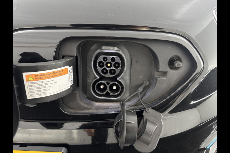 Kia e-Niro ExecutiveLine 64 kWh [ 3-Fase ] {SOH-100%} (INCL-BTW) Aut.*LEATHER | FULL-LED | NAVI-FULLMAP | ADAPTIVE-CRUISE | CAMERA | MEMORY-PACK | LANE-ASSIST | KEYLESS | DIGI-COCKPIT | PRIVACYGLASS | SHIFTPADDLES | 17"ALU*