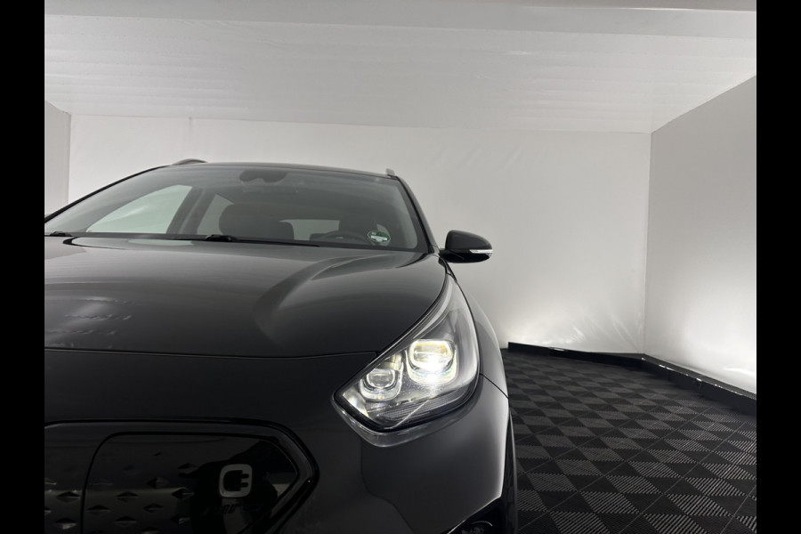 Kia e-Niro ExecutiveLine 64 kWh [ 3-Fase ] {SOH-100%} (INCL-BTW) Aut.*LEATHER | FULL-LED | NAVI-FULLMAP | ADAPTIVE-CRUISE | CAMERA | MEMORY-PACK | LANE-ASSIST | KEYLESS | DIGI-COCKPIT | PRIVACYGLASS | SHIFTPADDLES | 17"ALU*