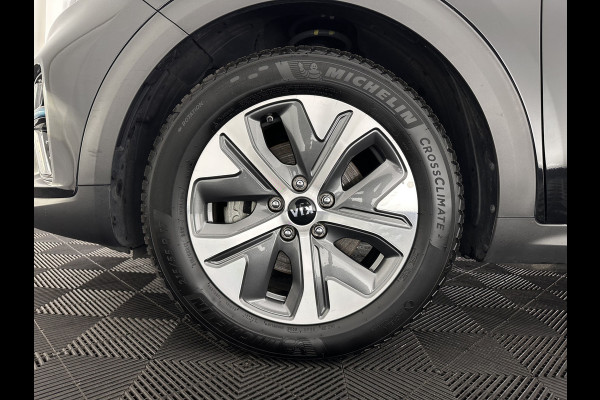 Kia e-Niro ExecutiveLine 64 kWh [ 3-Fase ] {SOH-100%} (INCL-BTW) Aut.*LEATHER | FULL-LED | NAVI-FULLMAP | ADAPTIVE-CRUISE | CAMERA | MEMORY-PACK | LANE-ASSIST | KEYLESS | DIGI-COCKPIT | PRIVACYGLASS | SHIFTPADDLES | 17"ALU*