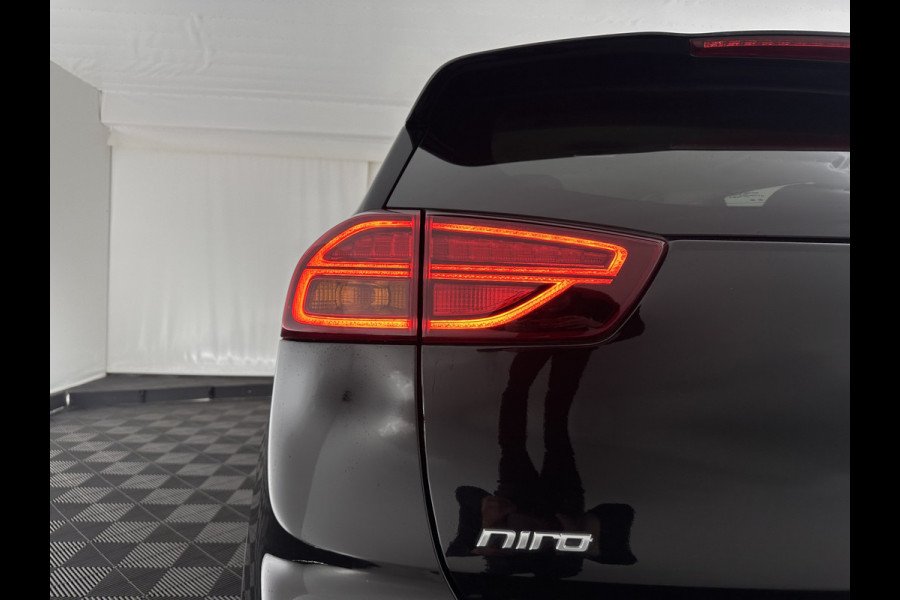 Kia e-Niro ExecutiveLine 64 kWh [ 3-Fase ] {SOH-100%} (INCL-BTW) Aut.*LEATHER | FULL-LED | NAVI-FULLMAP | ADAPTIVE-CRUISE | CAMERA | MEMORY-PACK | LANE-ASSIST | KEYLESS | DIGI-COCKPIT | PRIVACYGLASS | SHIFTPADDLES | 17"ALU*