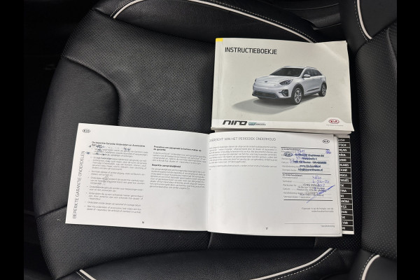 Kia e-Niro ExecutiveLine 64 kWh [ 3-Fase ] {SOH-100%} (INCL-BTW) Aut.*LEATHER | FULL-LED | NAVI-FULLMAP | ADAPTIVE-CRUISE | CAMERA | MEMORY-PACK | LANE-ASSIST | KEYLESS | DIGI-COCKPIT | PRIVACYGLASS | SHIFTPADDLES | 17"ALU*