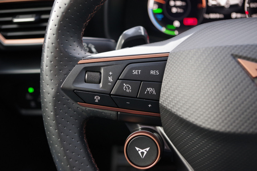 CUPRA Formentor 1.4 e-Hybrid VZ 245 PK Copper Edition, Panoramadak BREMBO Remmen, Leder, Stuur-Startknop, Memory