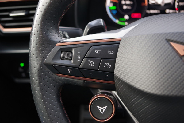 CUPRA Formentor 1.4 e-Hybrid VZ 245 PK Copper Edition, Panoramadak BREMBO Remmen, Leder, Stuur-Startknop, Memory