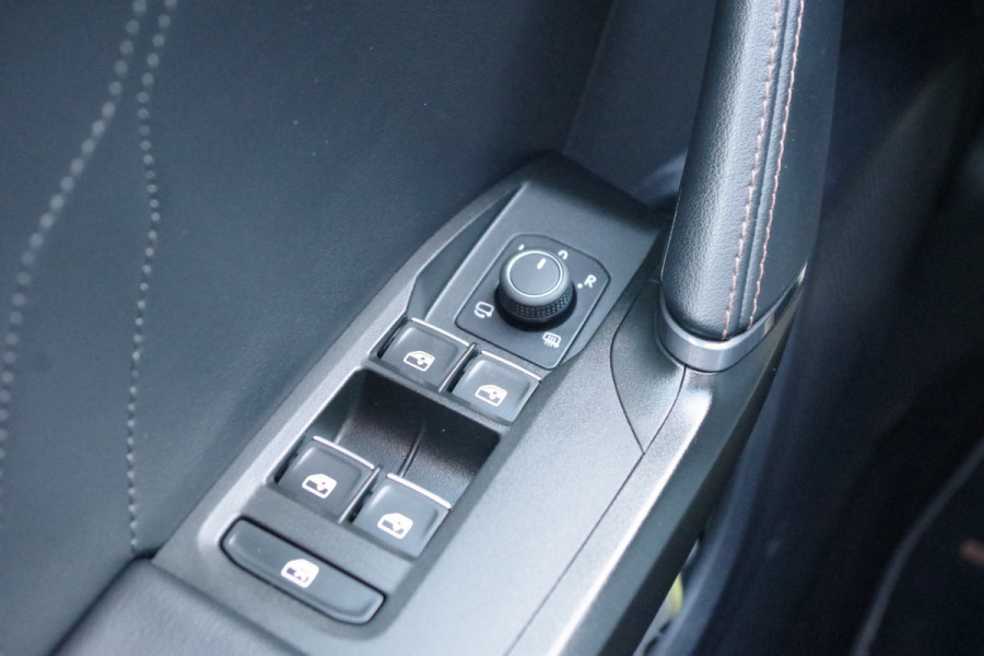 CUPRA Formentor 1.4 e-Hybrid VZ 245 PK Copper Edition, Panoramadak BREMBO Remmen, Leder, Stuur-Startknop, Memory