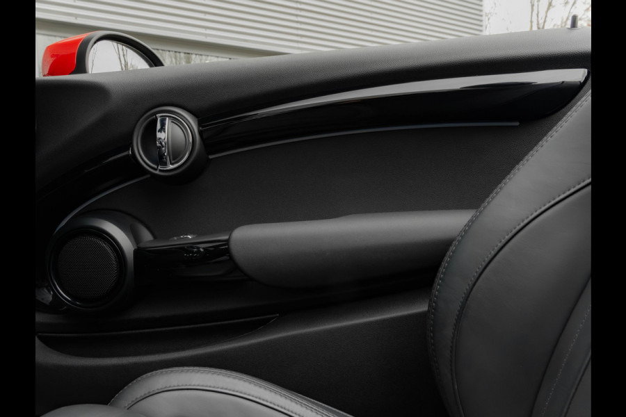 MINI Cabrio 2.0 John Cooper Works - Camera - Harman Kardon -Yours Leder - Head-Up - JCW