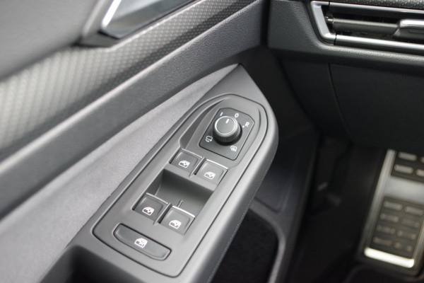 Volkswagen Golf 1.5 TSI R-Line BNS+, Trekhaak, Sportstoelen, Adap. Cruise Control, Winterpakket, Camera