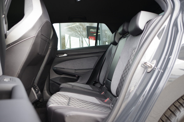 Volkswagen Golf 1.5 TSI R-Line BNS+, Trekhaak, Sportstoelen, Adap. Cruise Control, Winterpakket, Camera