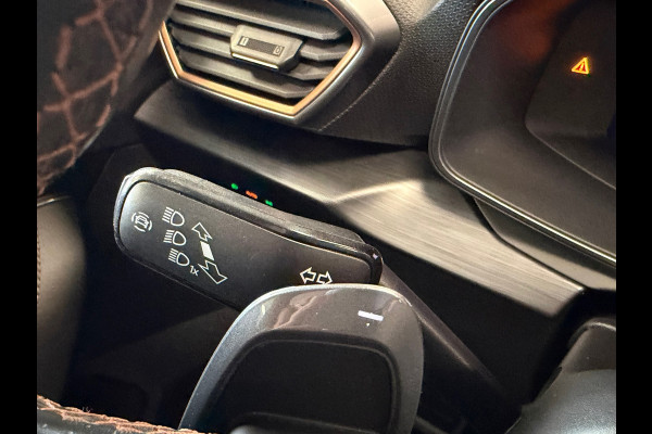 CUPRA Leon 2.0 Business 301 PK AUT. PANORAMADAK MEMORY VIRTUAL COCKPIT XENON APPLE CARPLAY CAMERA KEYLESS-GO CRUISE AIRCO