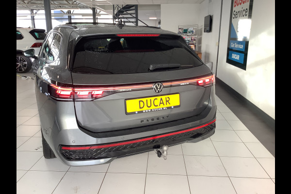 Volkswagen Passat Variant 1.5 eHybrid R-Line Edition 200 KW Panoramadak /trekhaak /IQ Light /220v aansluiting 2 elec stoelen met geheugen