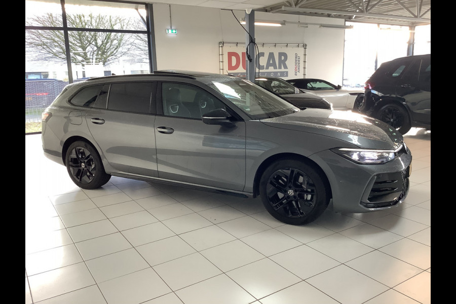 Volkswagen Passat Variant 1.5 eHybrid R-Line Edition 200 KW Panoramadak /trekhaak /IQ Light /220v aansluiting 2 elec stoelen met geheugen