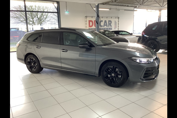 Volkswagen Passat Variant 1.5 eHybrid R-Line Edition 200 KW Panoramadak /trekhaak /IQ Light /220v aansluiting 2 elec stoelen met geheugen