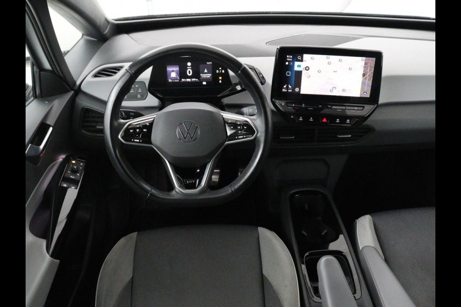 Volkswagen ID.3 First Plus 58 kWh | SOH 90% | Stoel & stuurverwarming | Camera | Adaptive cruise | Sfeerverlichting | Carplay | Navigatie | Keyless | Matrix LED