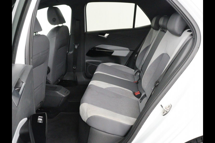 Volkswagen ID.3 First Plus 58 kWh | SOH 90% | Stoel & stuurverwarming | Camera | Adaptive cruise | Sfeerverlichting | Carplay | Navigatie | Keyless | Matrix LED