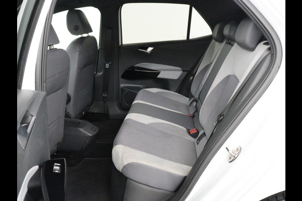 Volkswagen ID.3 First Plus 58 kWh | SOH 90% | Stoel & stuurverwarming | Camera | Adaptive cruise | Sfeerverlichting | Carplay | Navigatie | Keyless | Matrix LED