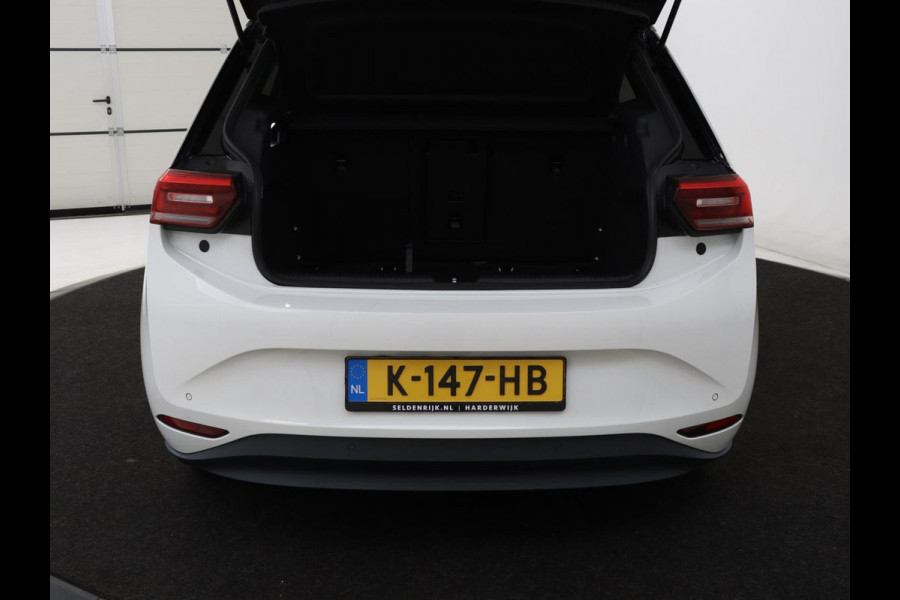 Volkswagen ID.3 First Plus 58 kWh | SOH 90% | Stoel & stuurverwarming | Camera | Adaptive cruise | Sfeerverlichting | Carplay | Navigatie | Keyless | Matrix LED