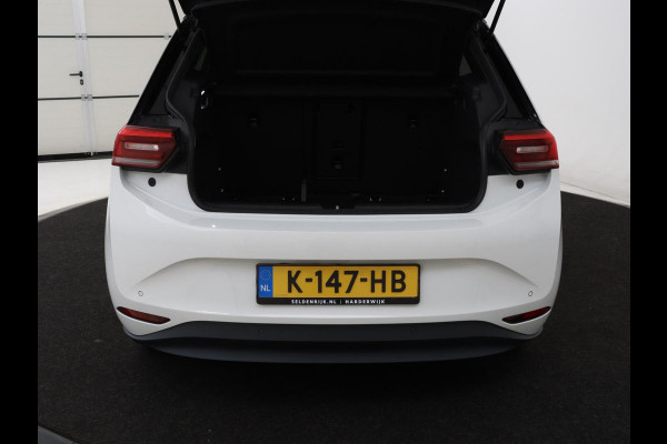 Volkswagen ID.3 First Plus 58 kWh | SOH 90% | Stoel & stuurverwarming | Camera | Adaptive cruise | Sfeerverlichting | Carplay | Navigatie | Keyless | Matrix LED