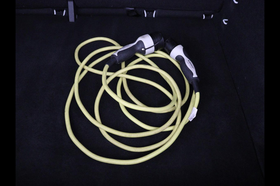 Volkswagen ID.3 First Plus 58 kWh | SOH 90% | Stoel & stuurverwarming | Camera | Adaptive cruise | Sfeerverlichting | Carplay | Navigatie | Keyless | Matrix LED