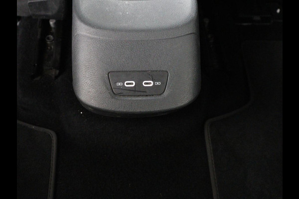 Volkswagen ID.3 First Plus 58 kWh | SOH 90% | Stoel & stuurverwarming | Camera | Adaptive cruise | Sfeerverlichting | Carplay | Navigatie | Keyless | Matrix LED