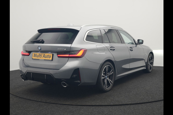BMW 3 Serie Touring 320e M Sport FACELIFT MODEL Plug In Hybrid Dealer O.H PHEV | Panodak | Trekhaak af Fabriek | Adaptive Cruise |  Alcantara Sportstoelen Memory | Widescreen Navi | Keyless | Sfeerverlichting | Apple Carplay | 18"L.M |