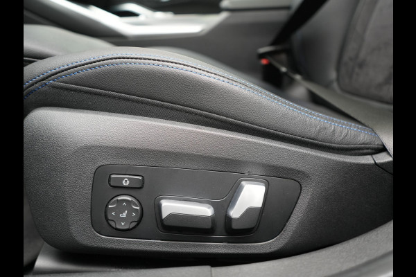 BMW 3 Serie Touring 320e M Sport FACELIFT MODEL Plug In Hybrid Dealer O.H PHEV | Panodak | Trekhaak af Fabriek | Adaptive Cruise |  Alcantara Sportstoelen Memory | Widescreen Navi | Keyless | Sfeerverlichting | Apple Carplay | 18"L.M |