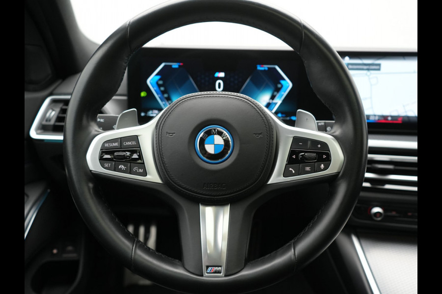BMW 3 Serie Touring 320e M Sport FACELIFT MODEL Plug In Hybrid Dealer O.H PHEV | Panodak | Trekhaak af Fabriek | Adaptive Cruise |  Alcantara Sportstoelen Memory | Widescreen Navi | Keyless | Sfeerverlichting | Apple Carplay | 18"L.M |