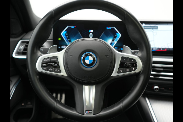 BMW 3 Serie Touring 320e M Sport FACELIFT MODEL Plug In Hybrid Dealer O.H PHEV | Panodak | Trekhaak af Fabriek | Adaptive Cruise |  Alcantara Sportstoelen Memory | Widescreen Navi | Keyless | Sfeerverlichting | Apple Carplay | 18"L.M |