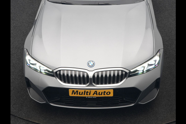 BMW 3 Serie Touring 320e M Sport FACELIFT MODEL Plug In Hybrid Dealer O.H PHEV | Panodak | Trekhaak af Fabriek | Adaptive Cruise |  Alcantara Sportstoelen Memory | Widescreen Navi | Keyless | Sfeerverlichting | Apple Carplay | 18"L.M |